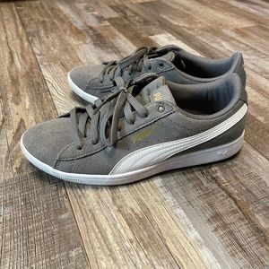 Puma Size 8 Womans Shoes